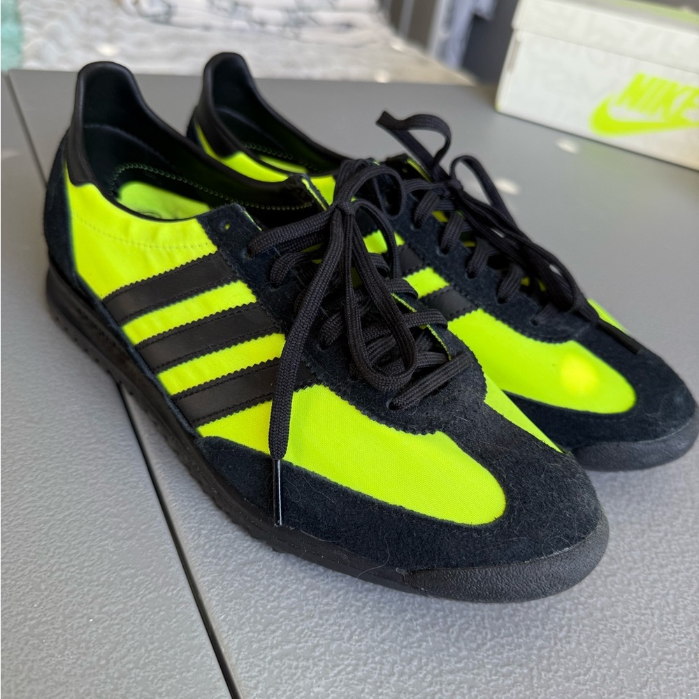 Neon Adidas Sneakers Men’s SL72 Black Solar Yellow S29245 Excellent Condition